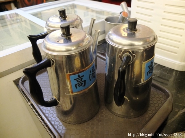 嘉義美食【紅豬呷火鍋(嘉義新生店)】個人式套餐火鍋 獨享18oz大肉量肉魂鍋 火烤韓式辣雞鍋 飲料/冰品無限供應