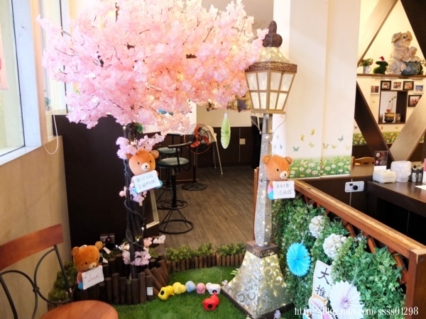 嘉義美食【紅豬呷火鍋(嘉義新生店)】個人式套餐火鍋 獨享18oz大肉量肉魂鍋 火烤韓式辣雞鍋 飲料/冰品無限供應