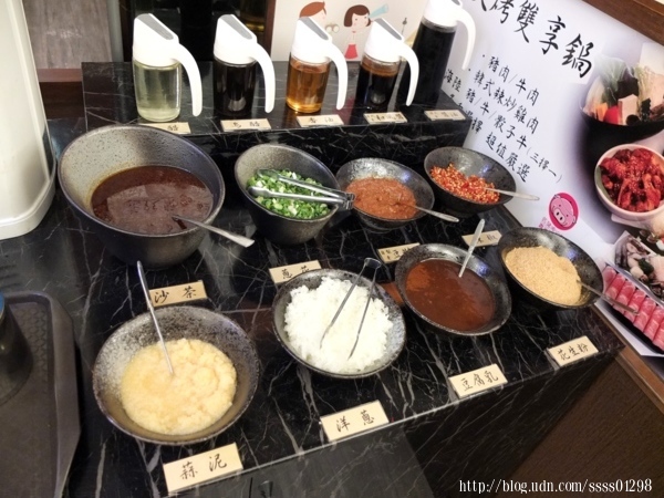 嘉義美食【紅豬呷火鍋(嘉義新生店)】個人式套餐火鍋 獨享18oz大肉量肉魂鍋 火烤韓式辣雞鍋 飲料/冰品無限供應