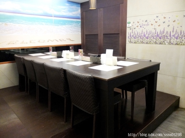 嘉義美食【紅豬呷火鍋(嘉義新生店)】個人式套餐火鍋 獨享18oz大肉量肉魂鍋 火烤韓式辣雞鍋 飲料/冰品無限供應