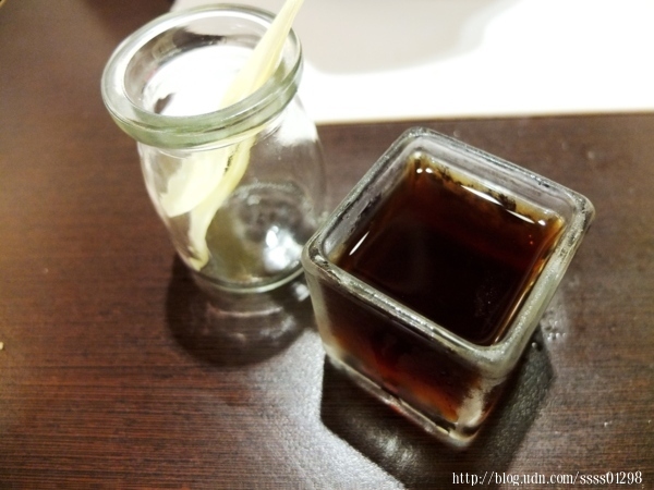 嘉義美食【紅豬呷火鍋(嘉義新生店)】個人式套餐火鍋 獨享18oz大肉量肉魂鍋 火烤韓式辣雞鍋 飲料/冰品無限供應