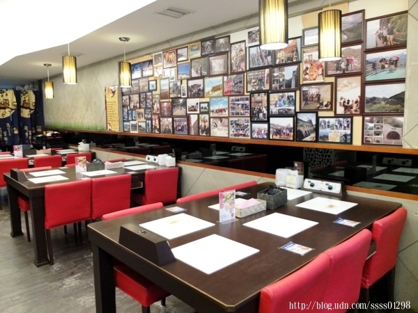 嘉義美食【紅豬呷火鍋(嘉義新生店)】個人式套餐火鍋 獨享18oz大肉量肉魂鍋 火烤韓式辣雞鍋 飲料/冰品無限供應