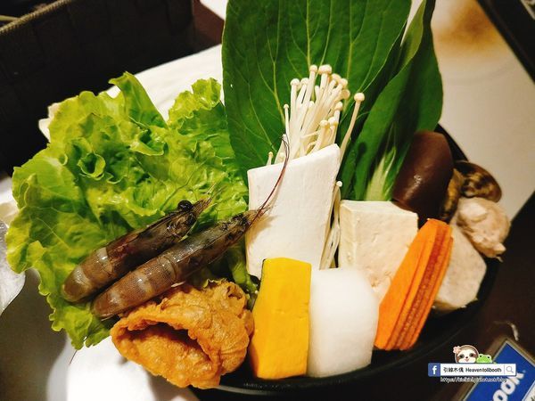 【嘉義】紅豬呷火鍋 - Prime級牛肉味綿柔入口化,麻油雞鍋進補燉。宮崎駿的旅行夢,搭載美食疆界大延展。208元起鍋物套餐,即可享飲料冰淇淋無限供應。