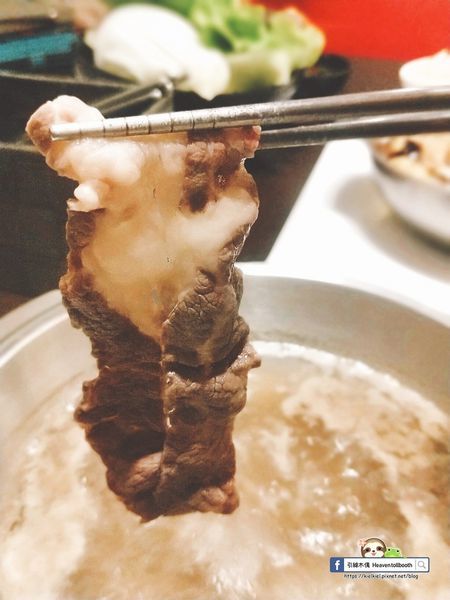 【嘉義】紅豬呷火鍋 - Prime級牛肉味綿柔入口化,麻油雞鍋進補燉。宮崎駿的旅行夢,搭載美食疆界大延展。208元起鍋物套餐,即可享飲料冰淇淋無限供應。