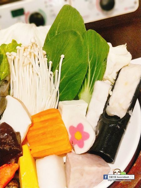 【嘉義】紅豬呷火鍋 - Prime級牛肉味綿柔入口化,麻油雞鍋進補燉。宮崎駿的旅行夢,搭載美食疆界大延展。208元起鍋物套餐,即可享飲料冰淇淋無限供應。