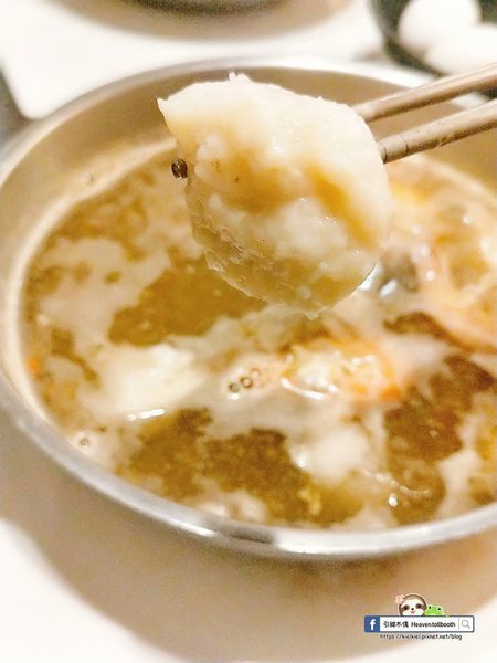 【嘉義】紅豬呷火鍋 - Prime級牛肉味綿柔入口化,麻油雞鍋進補燉。宮崎駿的旅行夢,搭載美食疆界大延展。208元起鍋物套餐,即可享飲料冰淇淋無限供應。