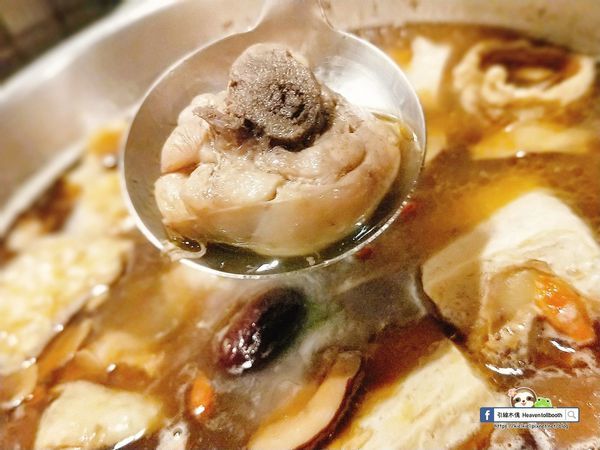 【嘉義】紅豬呷火鍋 - Prime級牛肉味綿柔入口化,麻油雞鍋進補燉。宮崎駿的旅行夢,搭載美食疆界大延展。208元起鍋物套餐,即可享飲料冰淇淋無限供應。