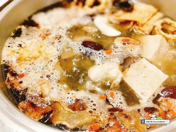 【嘉義】紅豬呷火鍋 - Prime級牛肉味綿柔入口化,麻油雞鍋進補燉。宮崎駿的旅行夢,搭載美食疆界大延展。208元起鍋物套餐,即可享飲料冰淇淋無限供應。