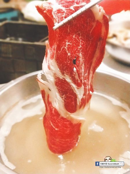 【嘉義】紅豬呷火鍋 - Prime級牛肉味綿柔入口化,麻油雞鍋進補燉。宮崎駿的旅行夢,搭載美食疆界大延展。208元起鍋物套餐,即可享飲料冰淇淋無限供應。