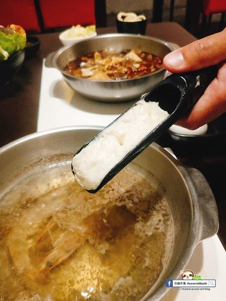 【嘉義】紅豬呷火鍋 - Prime級牛肉味綿柔入口化,麻油雞鍋進補燉。宮崎駿的旅行夢,搭載美食疆界大延展。208元起鍋物套餐,即可享飲料冰淇淋無限供應。