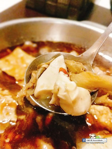 【嘉義】紅豬呷火鍋 - Prime級牛肉味綿柔入口化,麻油雞鍋進補燉。宮崎駿的旅行夢,搭載美食疆界大延展。208元起鍋物套餐,即可享飲料冰淇淋無限供應。