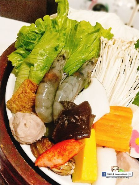 【嘉義】紅豬呷火鍋 - Prime級牛肉味綿柔入口化,麻油雞鍋進補燉。宮崎駿的旅行夢,搭載美食疆界大延展。208元起鍋物套餐,即可享飲料冰淇淋無限供應。