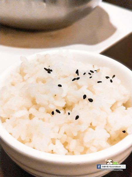 【嘉義】紅豬呷火鍋 - Prime級牛肉味綿柔入口化,麻油雞鍋進補燉。宮崎駿的旅行夢,搭載美食疆界大延展。208元起鍋物套餐,即可享飲料冰淇淋無限供應。