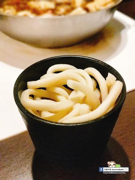 【嘉義】紅豬呷火鍋 - Prime級牛肉味綿柔入口化,麻油雞鍋進補燉。宮崎駿的旅行夢,搭載美食疆界大延展。208元起鍋物套餐,即可享飲料冰淇淋無限供應。