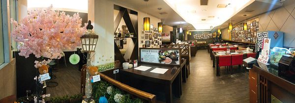 【嘉義】紅豬呷火鍋 - Prime級牛肉味綿柔入口化,麻油雞鍋進補燉。宮崎駿的旅行夢,搭載美食疆界大延展。208元起鍋物套餐,即可享飲料冰淇淋無限供應。