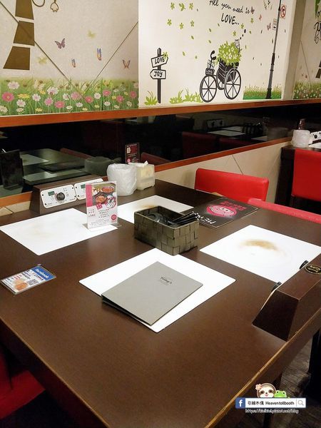 【嘉義】紅豬呷火鍋 - Prime級牛肉味綿柔入口化,麻油雞鍋進補燉。宮崎駿的旅行夢,搭載美食疆界大延展。208元起鍋物套餐,即可享飲料冰淇淋無限供應。