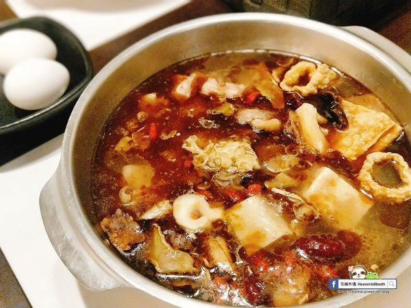 【嘉義】紅豬呷火鍋 - Prime級牛肉味綿柔入口化,麻油雞鍋進補燉。宮崎駿的旅行夢,搭載美食疆界大延展。208元起鍋物套餐,即可享飲料冰淇淋無限供應。