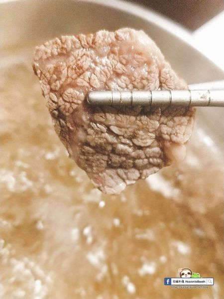 【嘉義】紅豬呷火鍋 - Prime級牛肉味綿柔入口化,麻油雞鍋進補燉。宮崎駿的旅行夢,搭載美食疆界大延展。208元起鍋物套餐,即可享飲料冰淇淋無限供應。