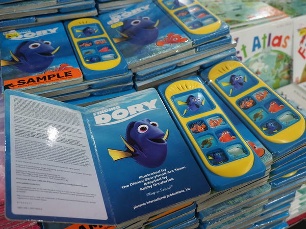 11/22-12/03"大野狼國際書展"來台中國際展覽館囉!超低折扣超優惠,讓你買到賺到,愛看書的朋友趕快來喔!