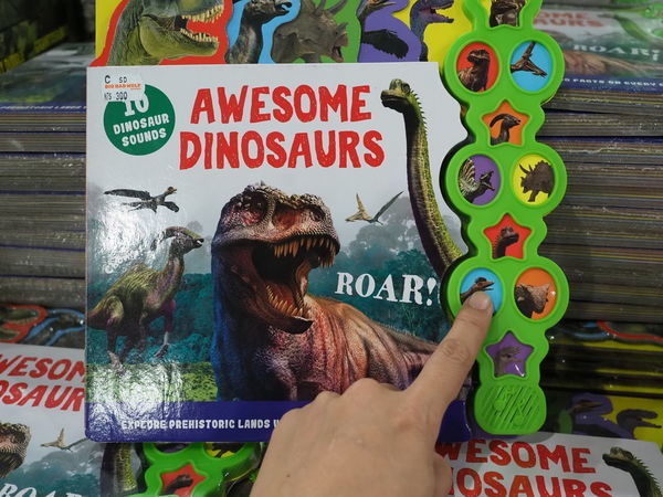 11/22-12/03"大野狼國際書展"來台中國際展覽館囉!超低折扣超優惠,讓你買到賺到,愛看書的朋友趕快來喔!