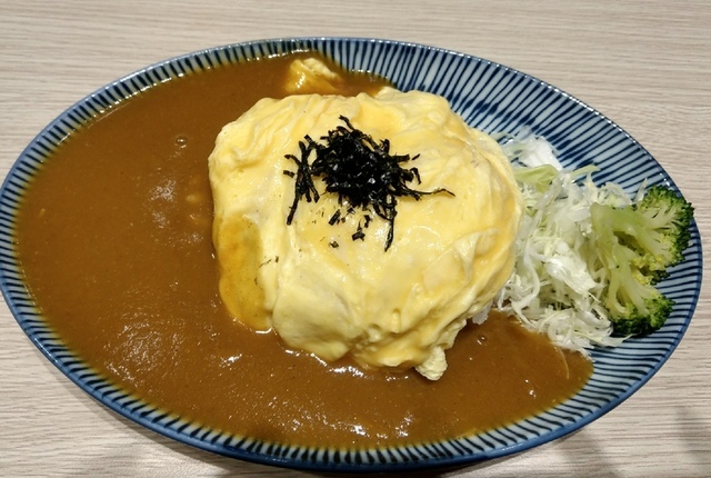 得盛 炸物、咖哩、鍋貼專門店 ︱蘆洲夜市 在地人推薦 ︱咖哩歐姆豬排蛋包飯、雞排