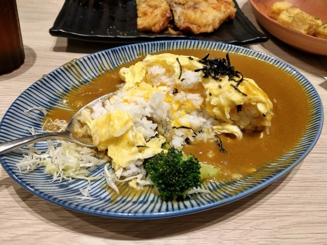 得盛 炸物、咖哩、鍋貼專門店 ︱蘆洲夜市 在地人推薦 ︱咖哩歐姆豬排蛋包飯、雞排