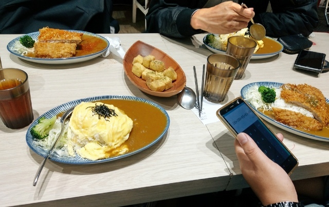 得盛 炸物、咖哩、鍋貼專門店 ︱蘆洲夜市 在地人推薦 ︱咖哩歐姆豬排蛋包飯、雞排