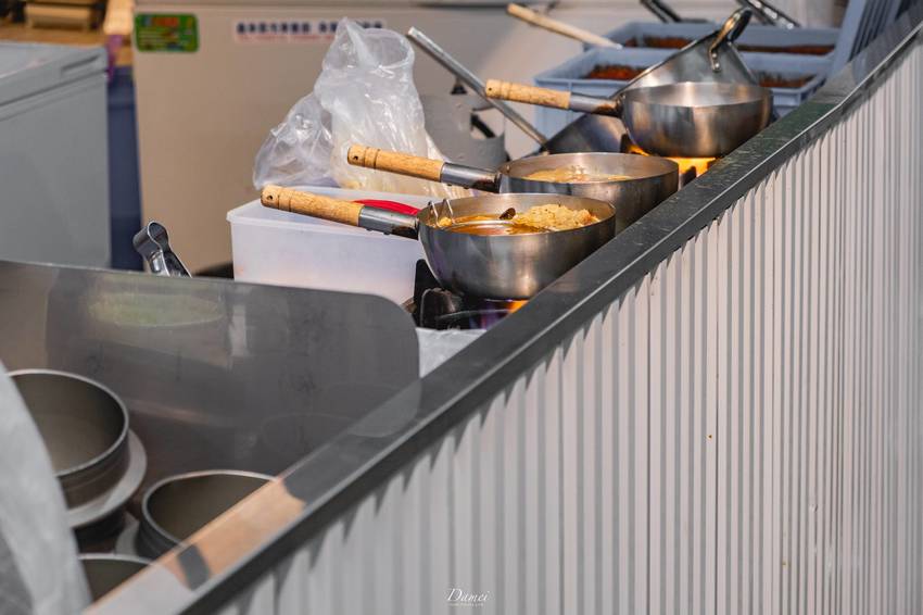 高雄左營｜發式-冬天必吃的美食，藏在市場裡的麻奶鍋