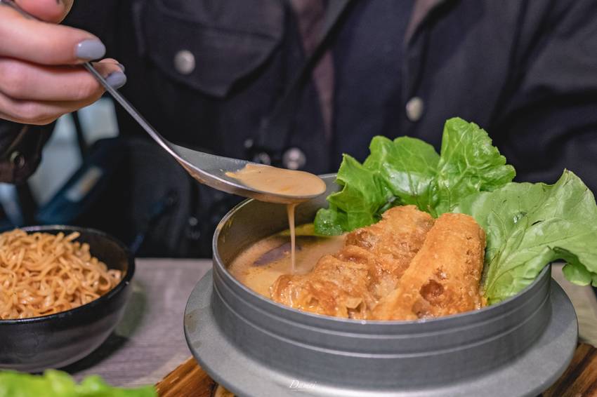 高雄左營｜發式-冬天必吃的美食，藏在市場裡的麻奶鍋