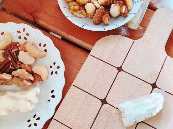 [開廂] 質感美味！挑嘴松鼠堅果開箱 - 高級牛軋糖不黏牙超好吃，夏威夷果仁滿到爆出來