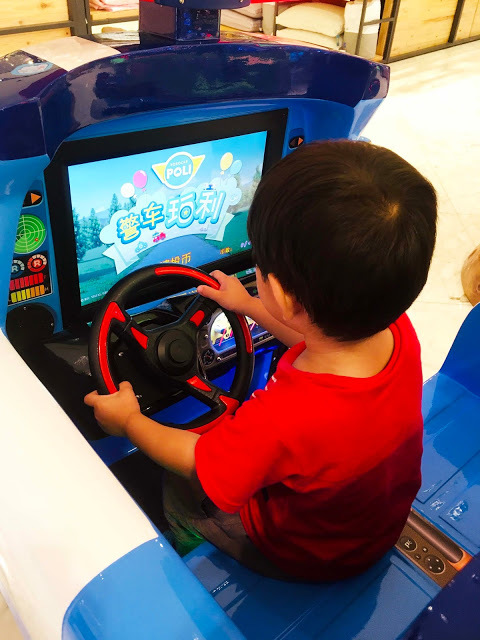 [高雄樂園] 湯姆熊歡樂世界——湯姆貝貝親子樂園（新光左營店）｜左營新光三越10樓幼兒室內樂園，不分平假日全日無限暢玩豐富感統遊具和科技玩具，一起創造孩子的歡樂童年！