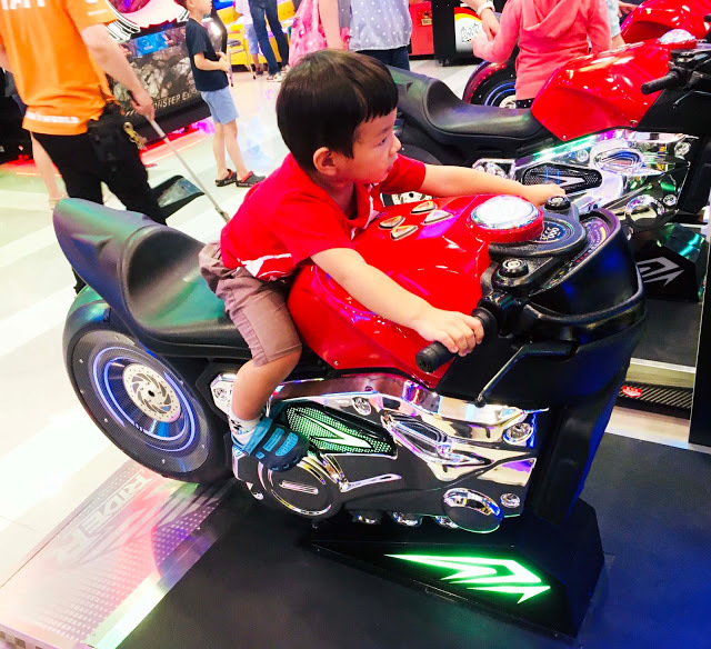 [高雄樂園] 湯姆熊歡樂世界——湯姆貝貝親子樂園（新光左營店）｜左營新光三越10樓幼兒室內樂園，不分平假日全日無限暢玩豐富感統遊具和科技玩具，一起創造孩子的歡樂童年！