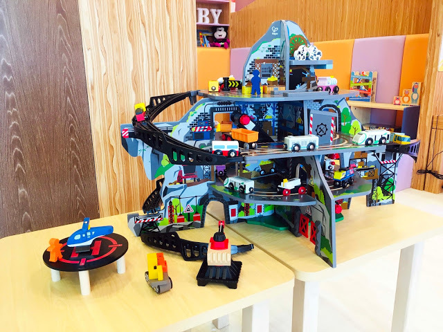 [高雄樂園] 湯姆熊歡樂世界——湯姆貝貝親子樂園（新光左營店）｜左營新光三越10樓幼兒室內樂園，不分平假日全日無限暢玩豐富感統遊具和科技玩具，一起創造孩子的歡樂童年！