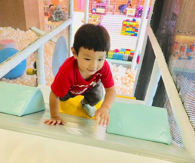 [高雄樂園] 湯姆熊歡樂世界——湯姆貝貝親子樂園（新光左營店）｜左營新光三越10樓幼兒室內樂園，不分平假日全日無限暢玩豐富感統遊具和科技玩具，一起創造孩子的歡樂童年！