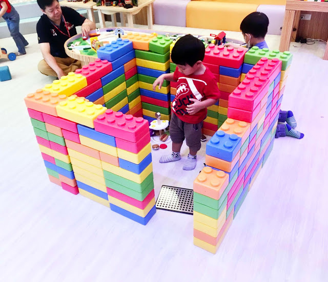 [高雄樂園] 湯姆熊歡樂世界——湯姆貝貝親子樂園（新光左營店）｜左營新光三越10樓幼兒室內樂園，不分平假日全日無限暢玩豐富感統遊具和科技玩具，一起創造孩子的歡樂童年！