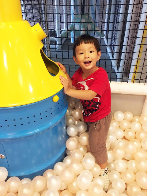 [高雄樂園] 湯姆熊歡樂世界——湯姆貝貝親子樂園（新光左營店）｜左營新光三越10樓幼兒室內樂園，不分平假日全日無限暢玩豐富感統遊具和科技玩具，一起創造孩子的歡樂童年！