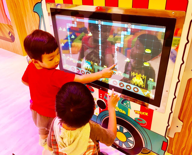 [高雄樂園] 湯姆熊歡樂世界——湯姆貝貝親子樂園（新光左營店）｜左營新光三越10樓幼兒室內樂園，不分平假日全日無限暢玩豐富感統遊具和科技玩具，一起創造孩子的歡樂童年！