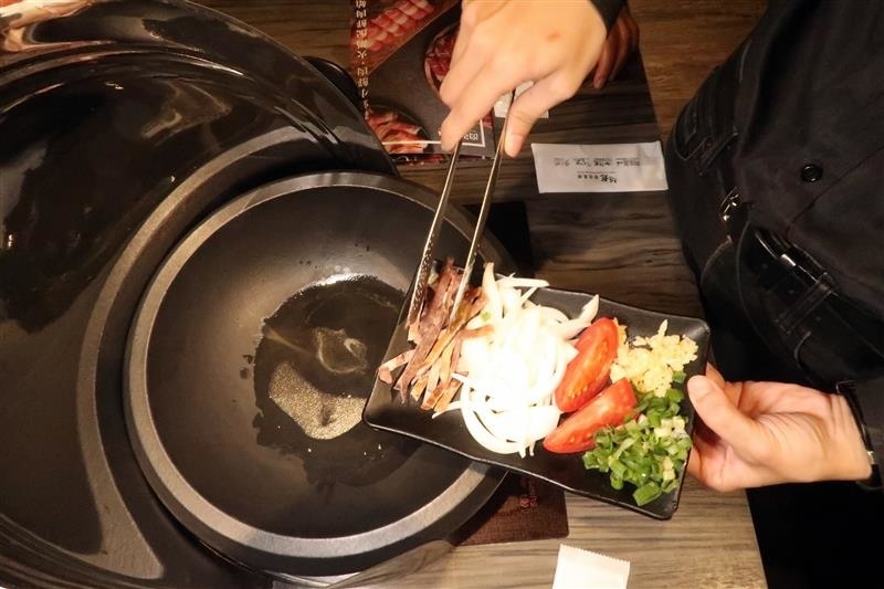肉多多 新店 299 石頭火鍋 025.jpg
