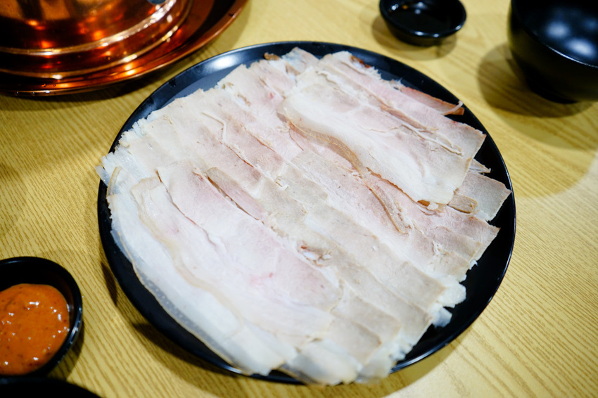 美食｜台北內湖 熹正園東北精緻麵食 正宗東北酸菜白肉鍋 近文德/港墘站東北菜推薦！