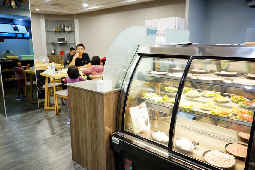 美食｜台北內湖 熹正園東北精緻麵食 正宗東北酸菜白肉鍋 近文德/港墘站東北菜推薦！