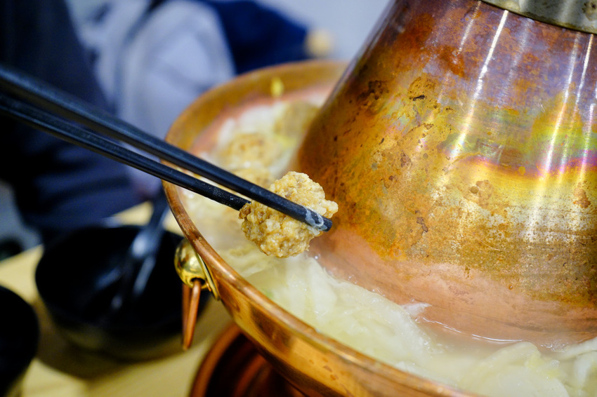 美食｜台北內湖 熹正園東北精緻麵食 正宗東北酸菜白肉鍋 近文德/港墘站東北菜推薦！