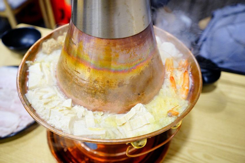 美食｜台北內湖 熹正園東北精緻麵食 正宗東北酸菜白肉鍋 近文德/港墘站東北菜推薦！