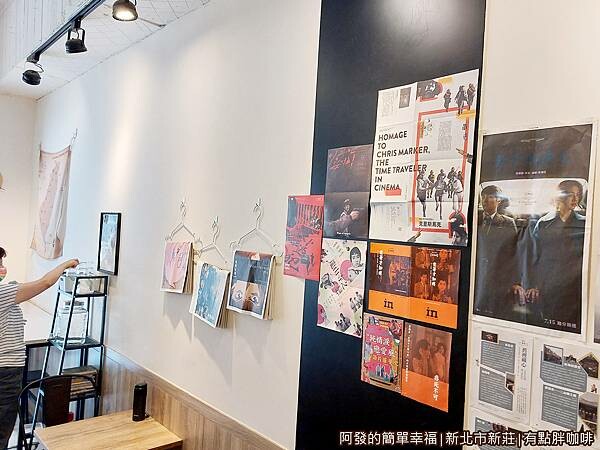 有點胖咖啡04-牆上裝飾.jpg
