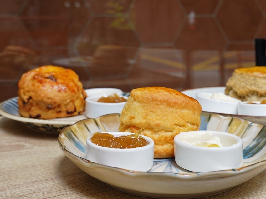 新北新莊—有點胖咖啡Plump Cafe｜與英國女王的下午茶約會 堅持傳統英式司康吃法 果醬與凝脂奶油是最佳夥伴
