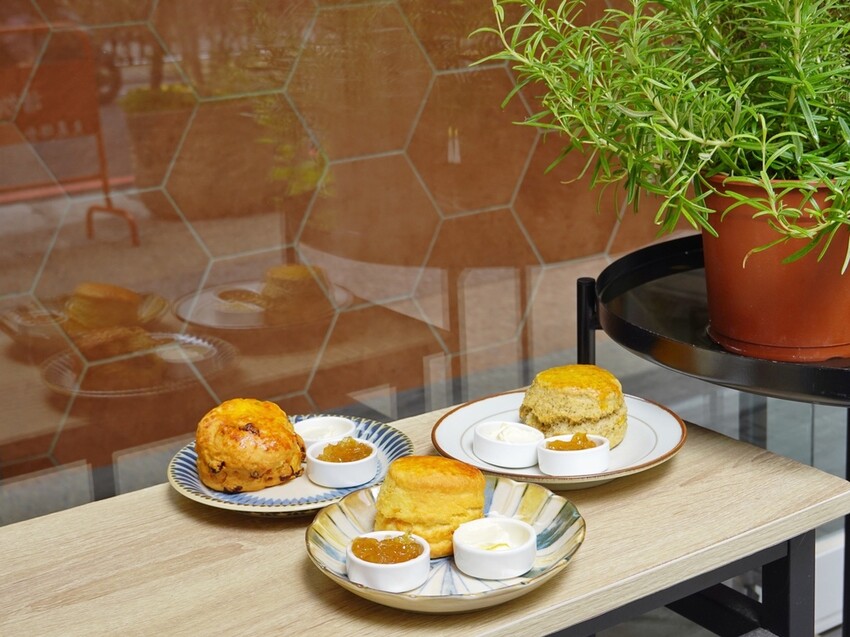 新北新莊—有點胖咖啡Plump Cafe｜與英國女王的下午茶約會 堅持傳統英式司康吃法 果醬與凝脂奶油是最佳夥伴