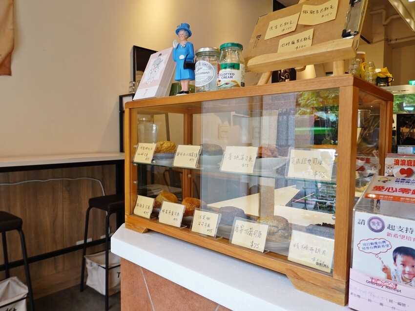 新北新莊—有點胖咖啡Plump Cafe｜與英國女王的下午茶約會 堅持傳統英式司康吃法 果醬與凝脂奶油是最佳夥伴