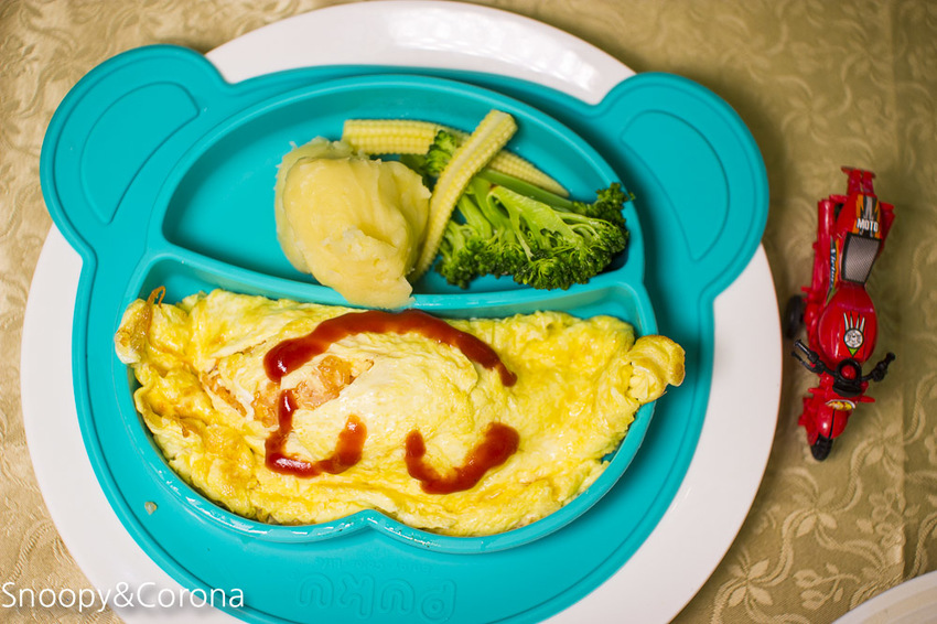 【新北市美食】林口水族主題餐廳｜ST 銀河系俱樂部｜水族寵物、下午茶～鯊魚、鸚鵡、爬蟲動物互動體驗，超另類親子餐廳