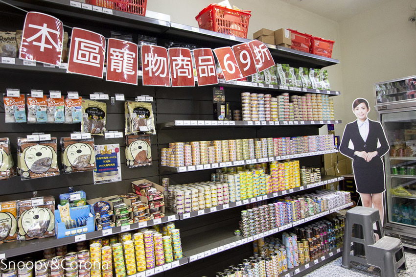 【新北市美食】林口水族主題餐廳｜ST 銀河系俱樂部｜水族寵物、下午茶～鯊魚、鸚鵡、爬蟲動物互動體驗，超另類親子餐廳