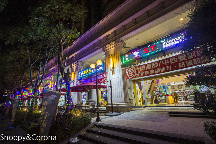 【新北市美食】林口水族主題餐廳｜ST 銀河系俱樂部｜水族寵物、下午茶～鯊魚、鸚鵡、爬蟲動物互動體驗，超另類親子餐廳
