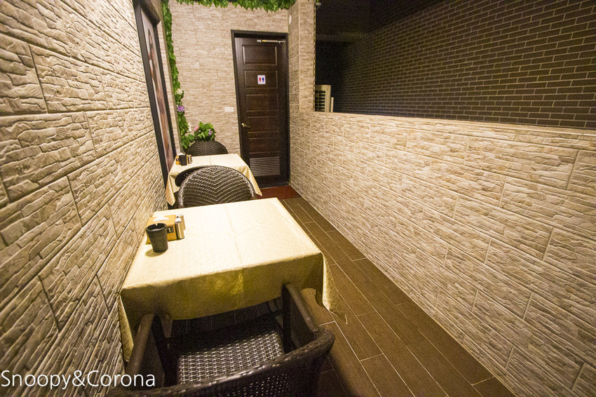 【新北市美食】林口水族主題餐廳｜ST 銀河系俱樂部｜水族寵物、下午茶～鯊魚、鸚鵡、爬蟲動物互動體驗，超另類親子餐廳